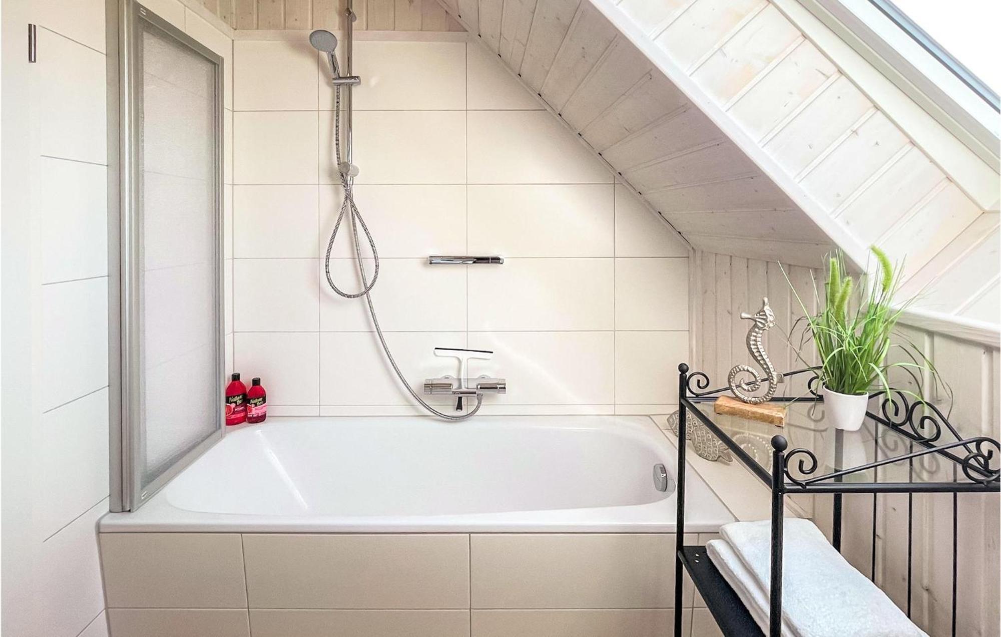 Stunning Home In Ostseeresort Olpenitz With Sauna Exteriör bild